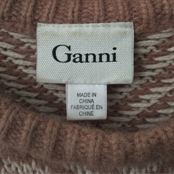 Ganni Chevron Pullover in Brown
MEGHAN MARKLE, TOPS - Picture 9 of 16